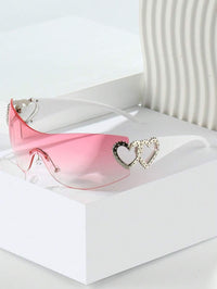 Heart-shaped White Legs Gradually Turning Pink